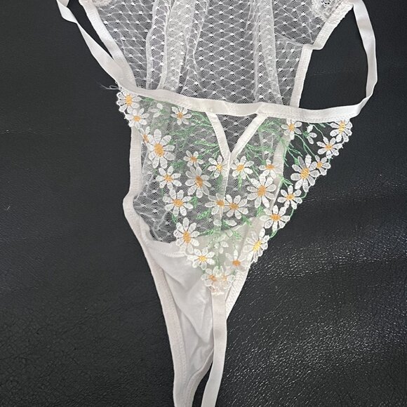 Victoria's Secret Daisy Teddy - Picture 2 of 2